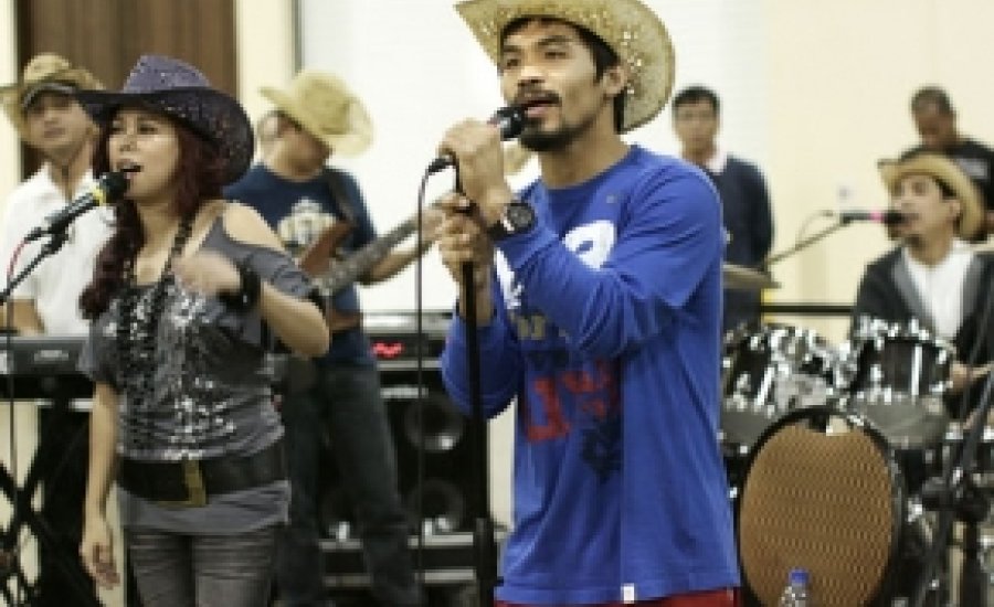 Manny Pacquiao tovább énekel