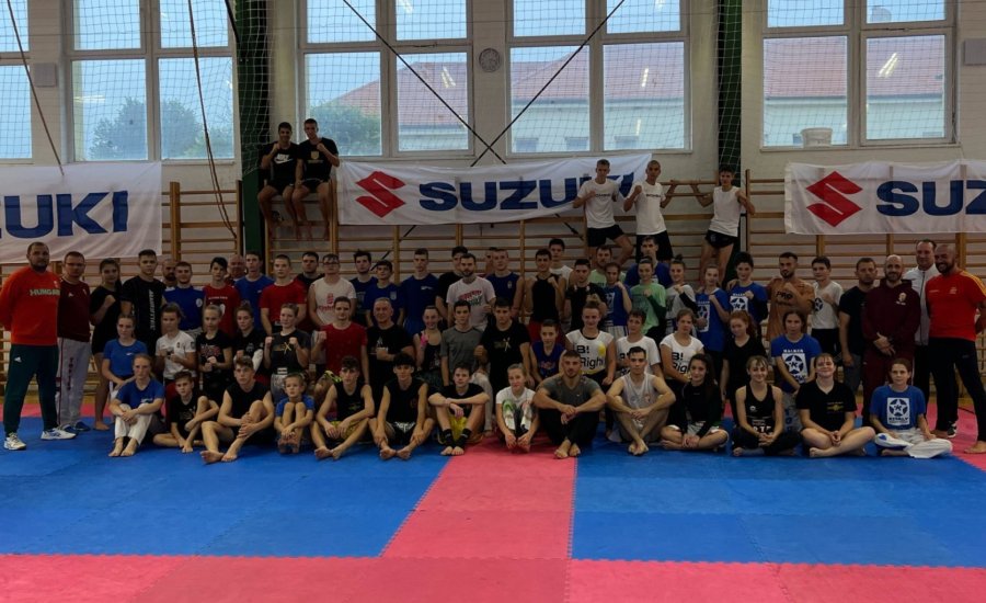 A full-contactosok is éremre számítanak a kick-box vb-n