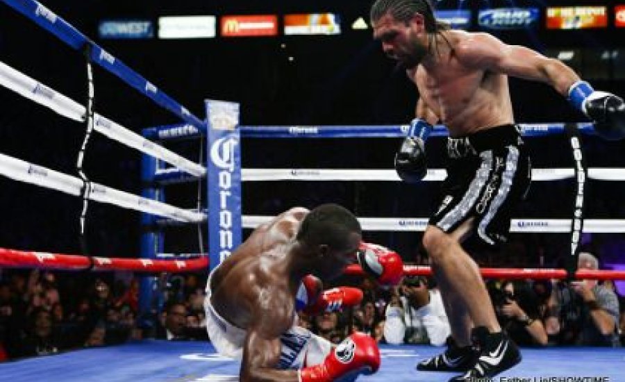 Lara kétszeri padlózás után nyert vb-övet