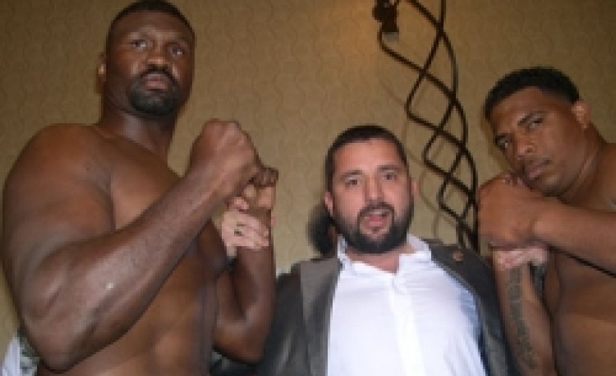 Klicskóért küzd ma éjjel Solis és Austin