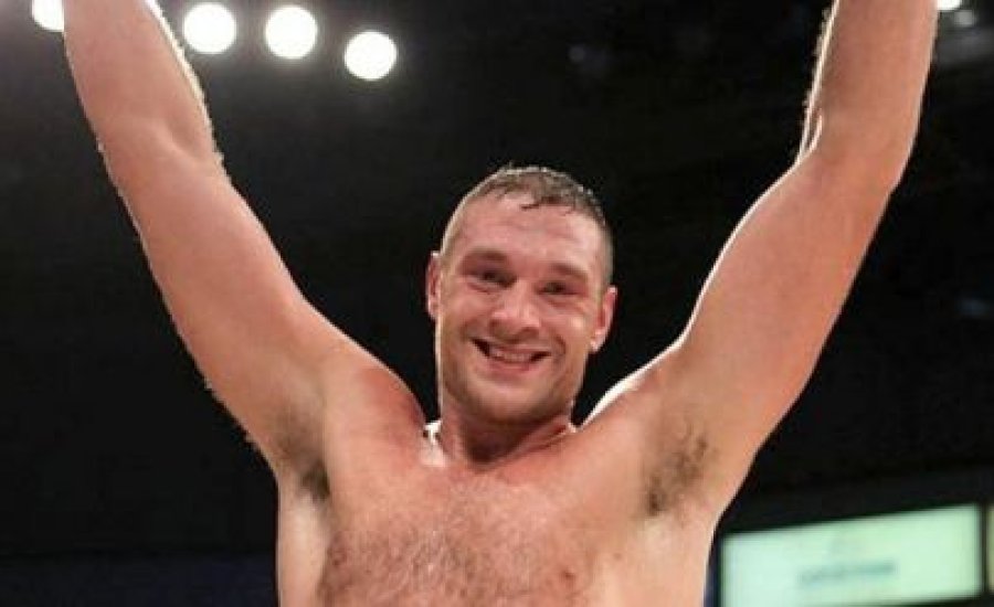 Tyson Fury tovább menetel