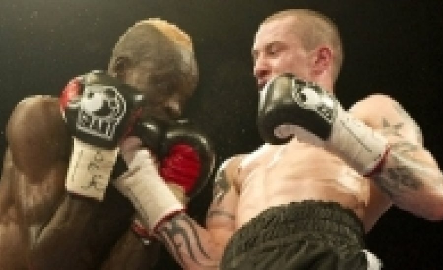 Burns sikeres címvédése Glasgowban