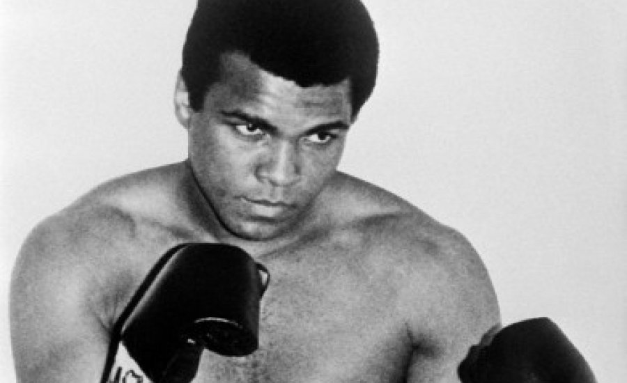 Elhunyt Muhammad Ali