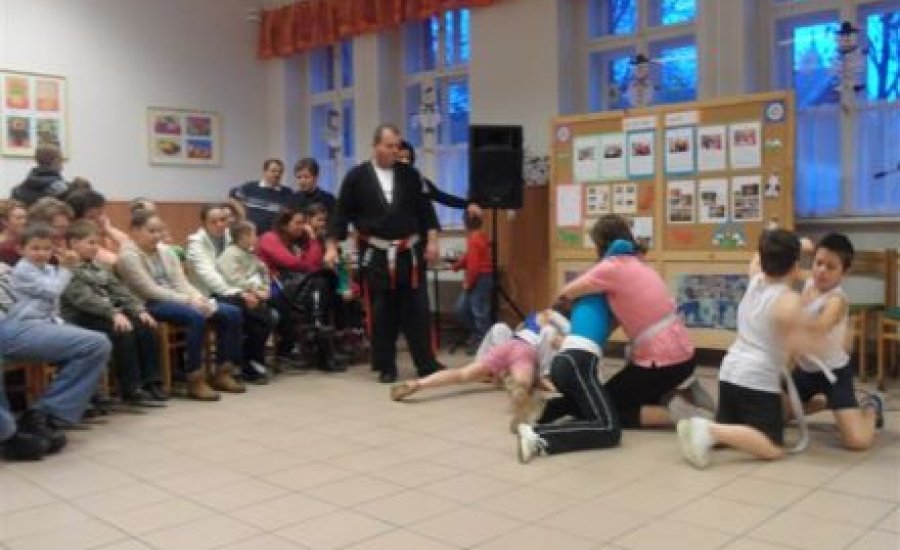 Önvédelmi Bemutató a Kazinczyban