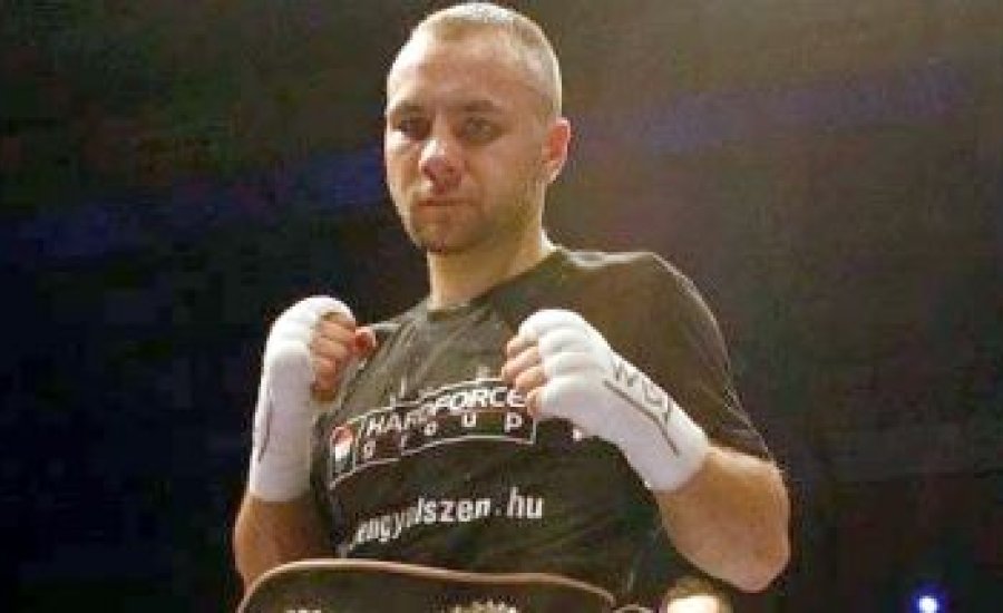 Bedák Zsoltot az ajtóig kísérik