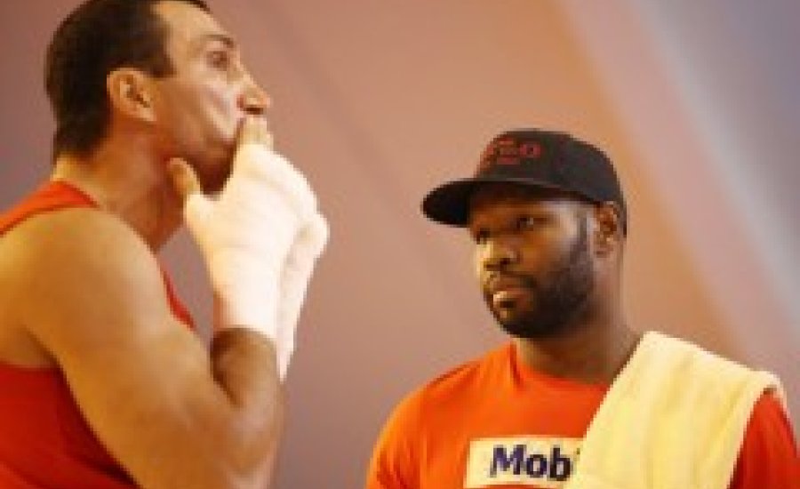 Banks megsérült, Mitchell ellenfél nélkül