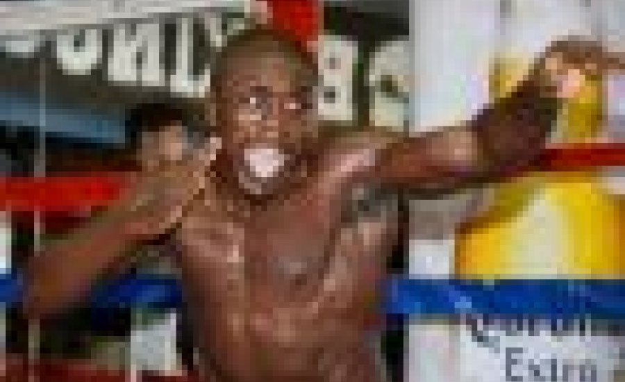 Andre Berto vállát megműtötték