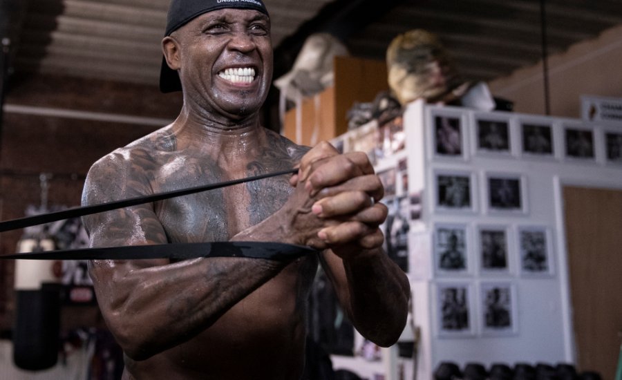 Az életét féltik a visszatérő legendának