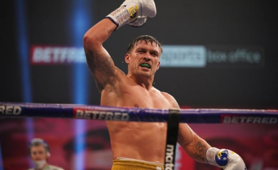 Usyk magabiztosan legyőzte Dereck Chisorát