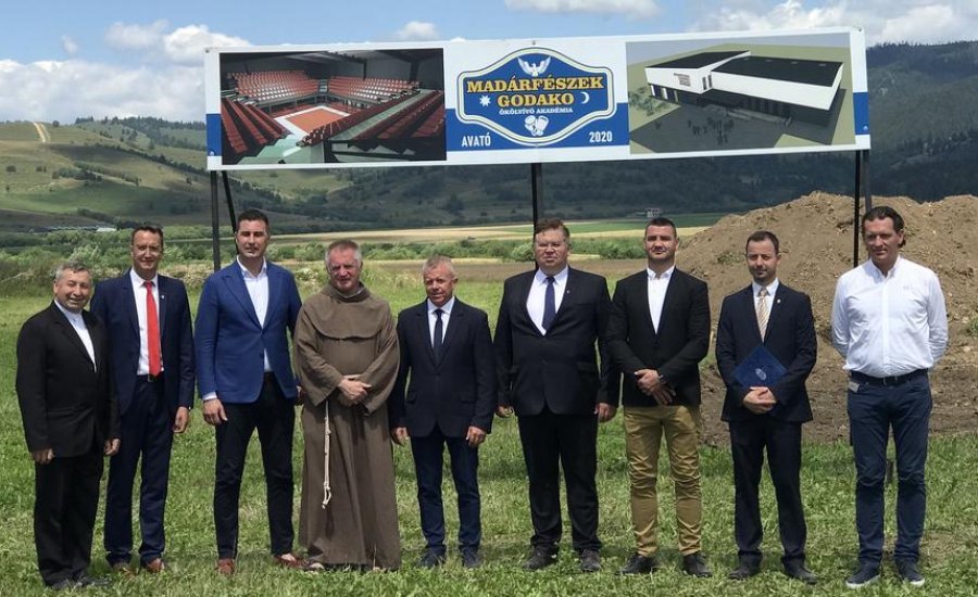 Erdélyben letették a magyar állami támogatással épülő bokszközpont alapkövét
