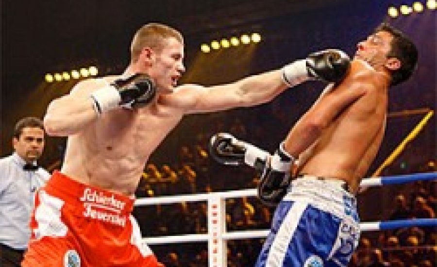 Stieglitz megvédte Balzsaytól megszerzett övét