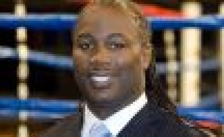 Lennox Lewis a visszatérésén gondolkodik, ismét