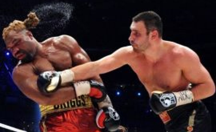 Shannon Briggs a Klicsko elleni veresége után kórházba került