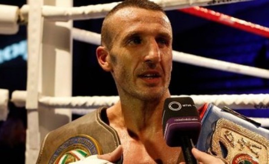 Bejgli helyett a bokszkesztyűt választotta