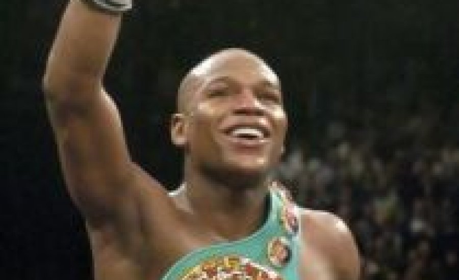 Mayweather Pacquiaót okolja bokszcsatájuk elmaradásáért