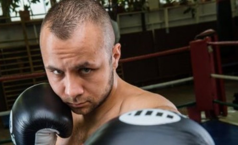 Keményfejű, küzdőképes rivális