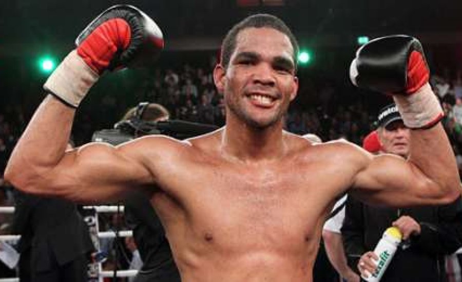 Hernandez megsérült, csúszik az Afolabi elleni címvédés