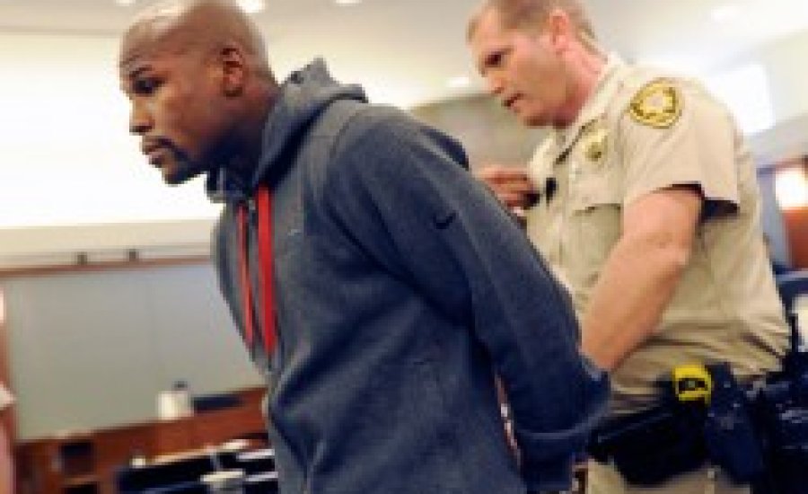 Mayweather nem bírja a börtönkosztot