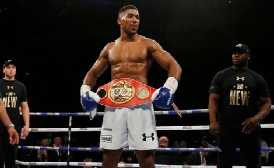 Anthony Joshua elsöpörte Charles Martint