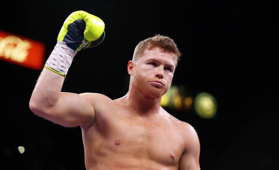 „Canelo” lemondott az egyik vb-övéről