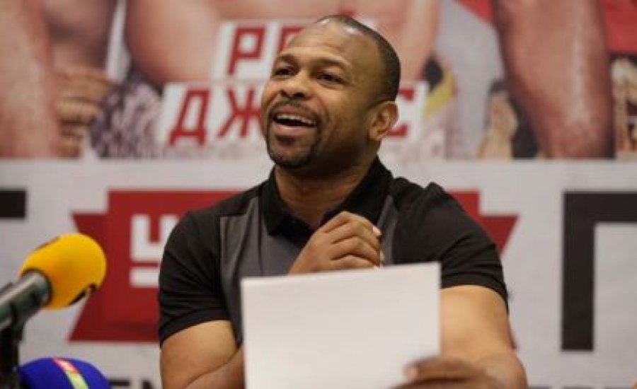 Kitiltották Ukrajnából Roy Jones Jr-t