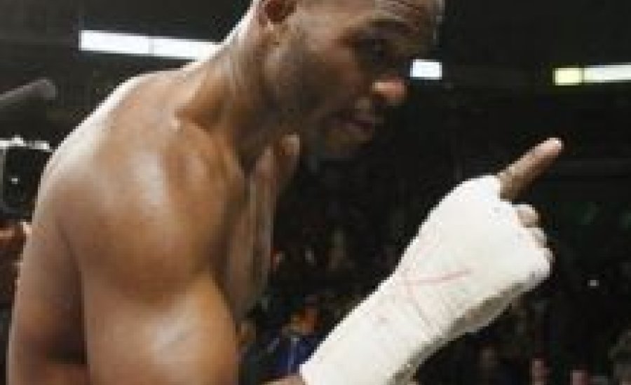 A nagypapakorú Bernard Hopkins győzelemmel tért vissza