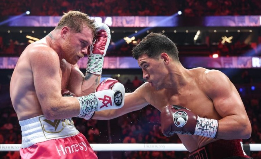 Szenzáció - Dimitrij Bivol legyőzte Saul Alvarezt