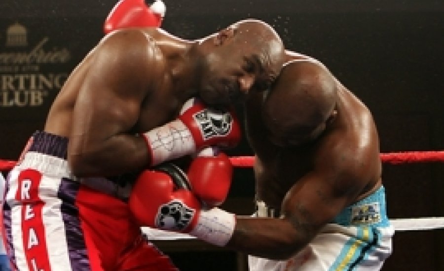 Eredmény nélküli ért véget Holyfield meccse