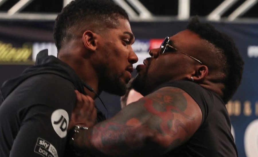 Joshua és Miller összeakaszkodása a New York-i sajtóeseményen