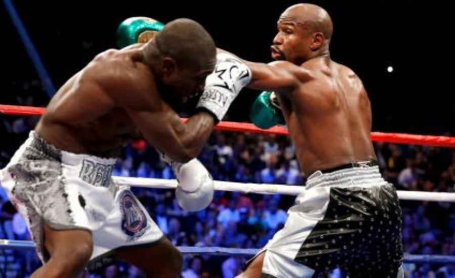 Floyd Mayweather leiskolázta Andre Bertót is