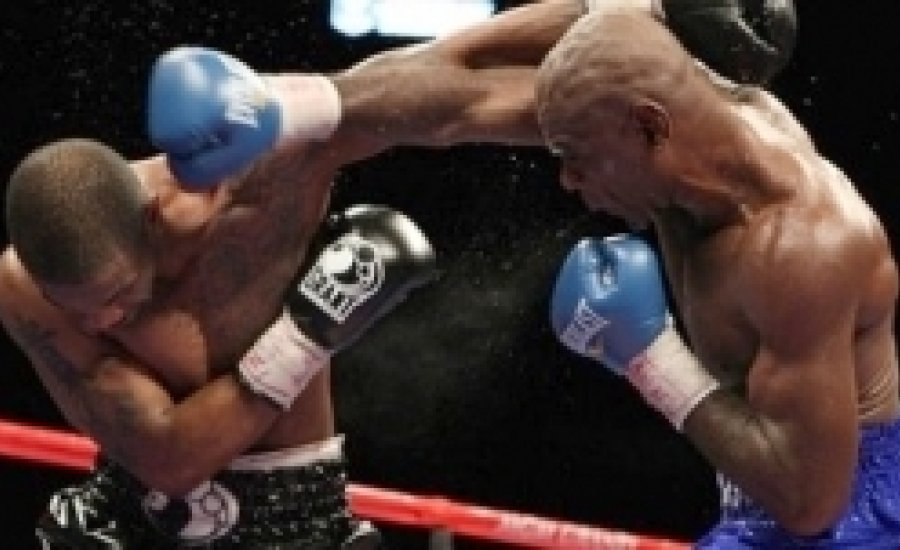 Allan Green megóvja a Johnson-meccset