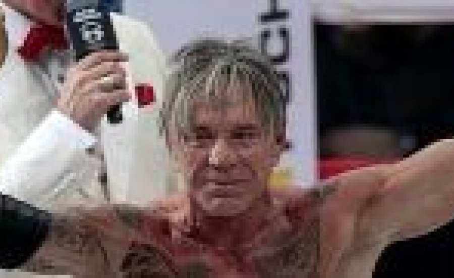 Mickey Rourke vs Elliot Seymour