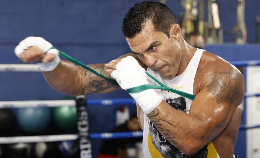 A motivált Belfort ki akarja ütni Oscar De La Hoyát