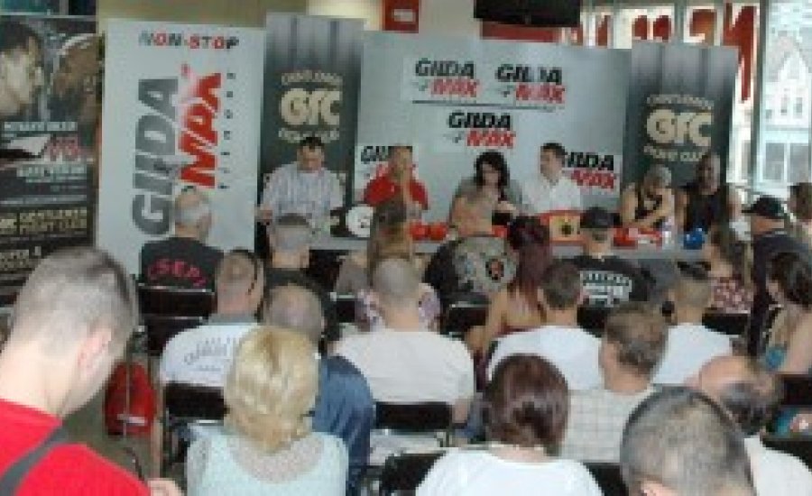 Danny Williams 28 kilóval nehezebb Petrányi Zoltánnál