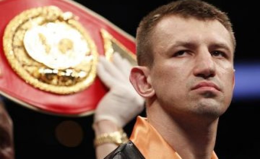 Adamek-Molina április 2-án