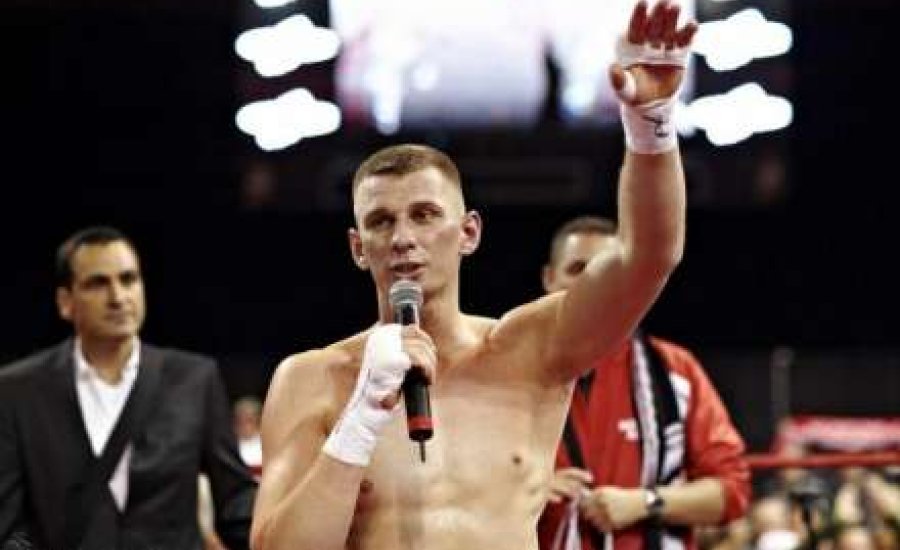 „Superman” lengyelt verhet