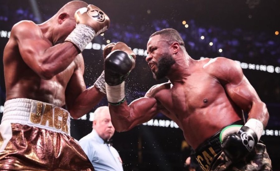 Jean Pascal szikrázó meccsen, de vitatható pontozással maradt világbajnok