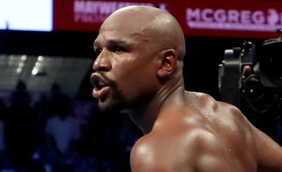 Mayweather kifakadt: lassan mindenki bajnok, aki kesztyűt húz
