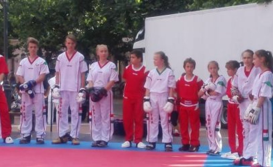 Bemutatták a kick-box válogatottakat Békéscsabán