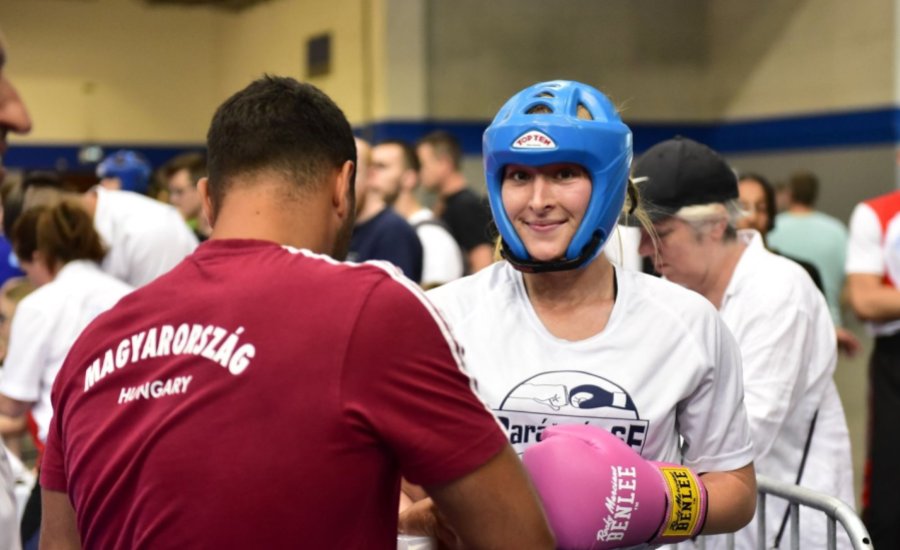 Női csapatarannyal indult a budapesti kick-box világkupa