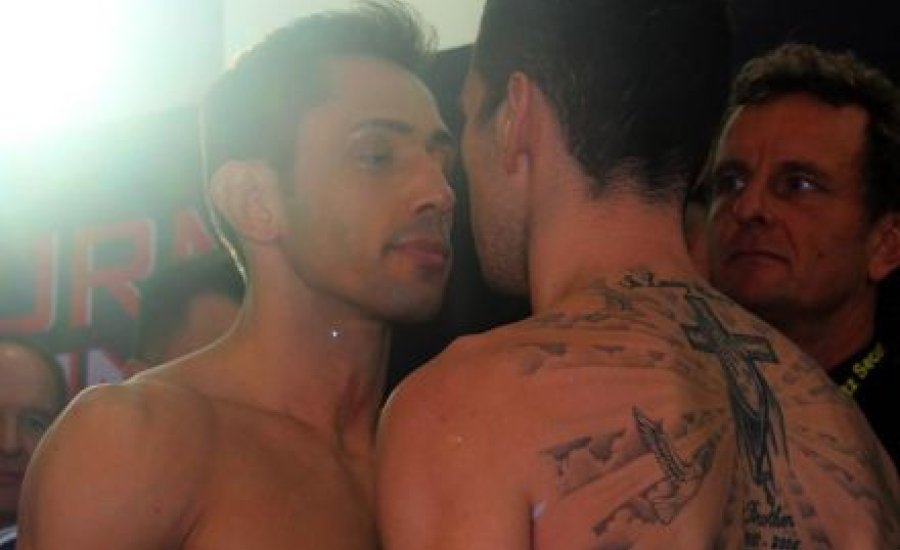 Barker és Sturm mérlegre állt