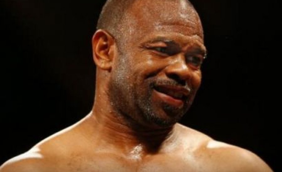 Roy Jones kiütötte szurkolóját