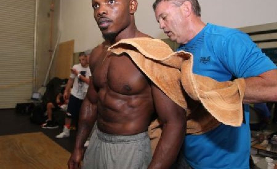 Bradley: Rios csak egy „lucky punch”-csal nyerhet