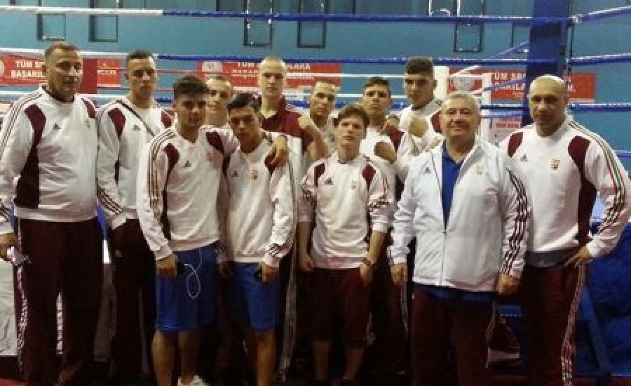 Kontrecz ezüstérmes Isztambulban