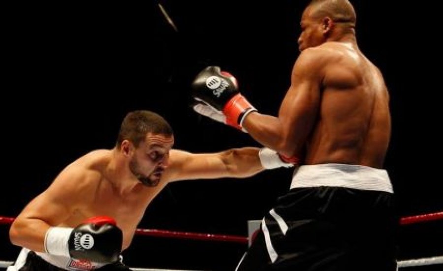 Darmos-Ubah: marad a TKO eredmény