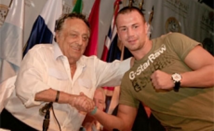 Zbik még örül is, hogy elvesztheti vb-övét