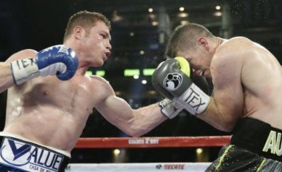 Smith teste nem bírta Canelo bombáját