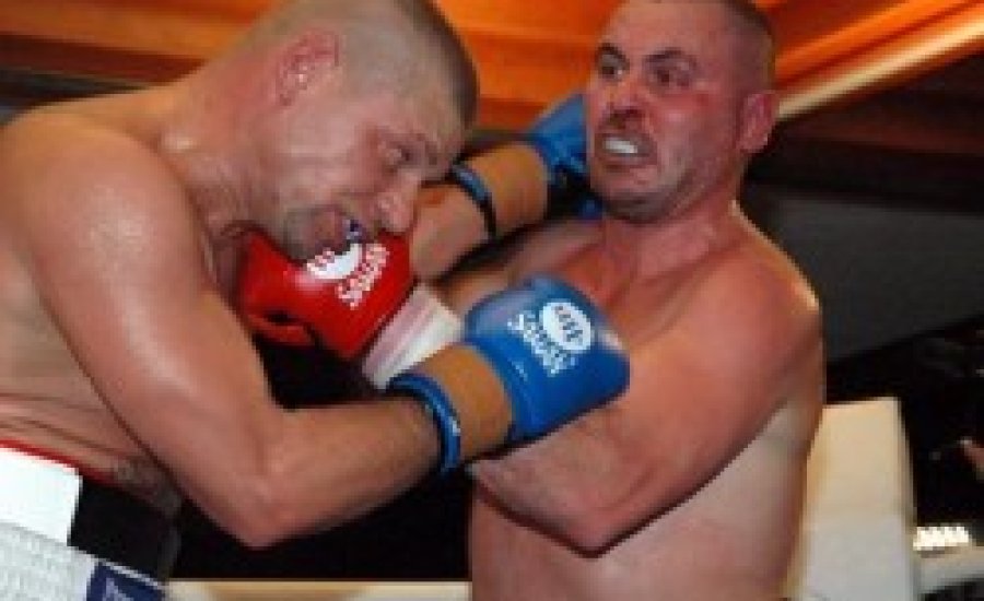 „Hóhér” ismét nemzetközi övért bokszol