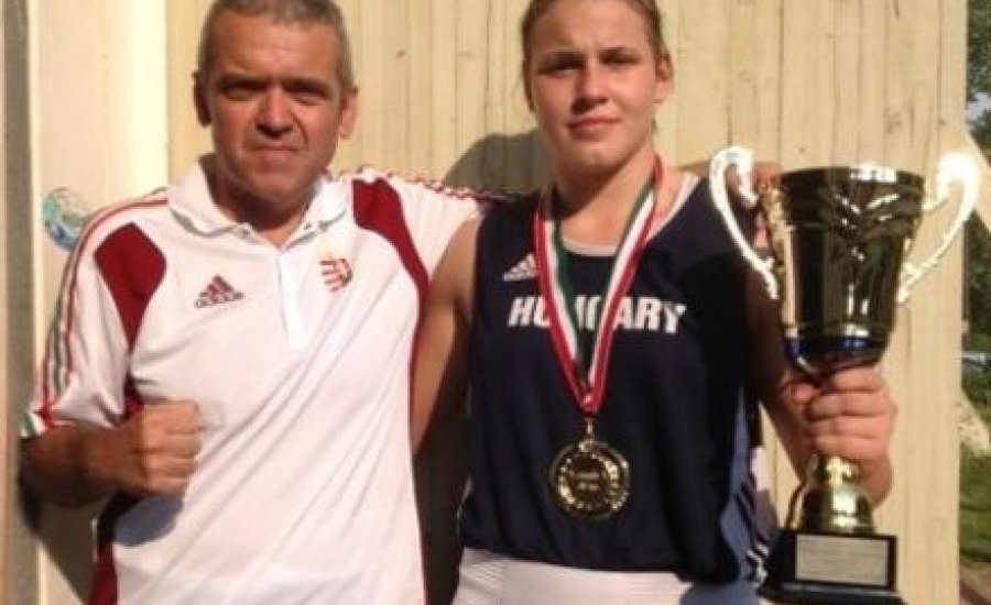 Egy ötszázasért adta fel ikertestvére ellen a döntőt