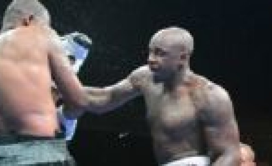 Tony Thompson vs Malik Scott (video)